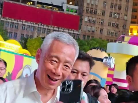 李显龙昨晚在上海逛街
