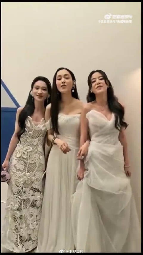 唱功扎实又细腻，转音流畅自然，温柔声线直击内心，让人忍不住循环播放