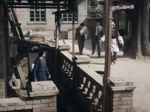 窦骁新剧追爱方式引热议，如入室抢劫般强势浪漫