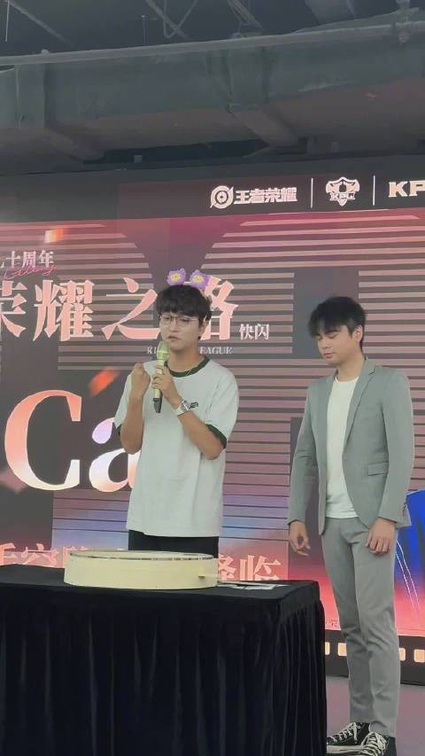 粉丝为Cat策划线下生日惊喜