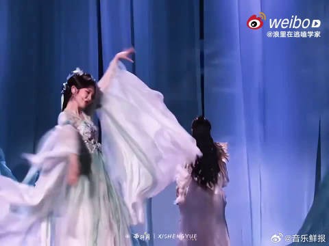 唐艺昕乘风直播唱跳惊艳全场