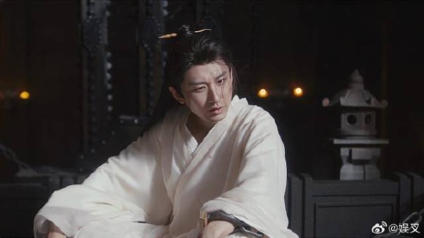 李莲花被抓，故意装病套话，小看守竟全秃噜完了