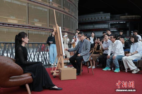 国家大剧院“时代·肖像”展特邀油画名家现场写生活动举办