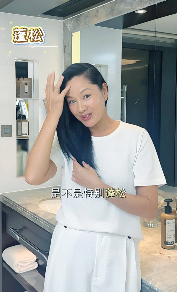 瞿颖坦然面对满头白发！结婚后，她有了“瞿颖式的遗憾”