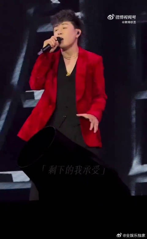 不惧现场直播压力，稳定输出优质演唱，胡彦斌凭借硬实力收获专业认可