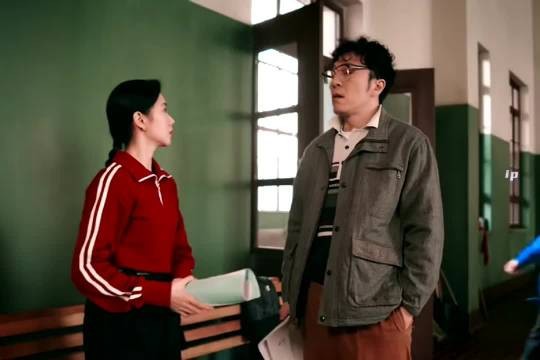 刘浩存展现成长蜕变，反问互动显开朗个性