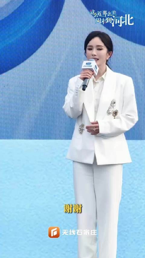 5月23日，杨幂来到石家庄君乐宝优致牧场杨幂#君乐宝奶粉溯源