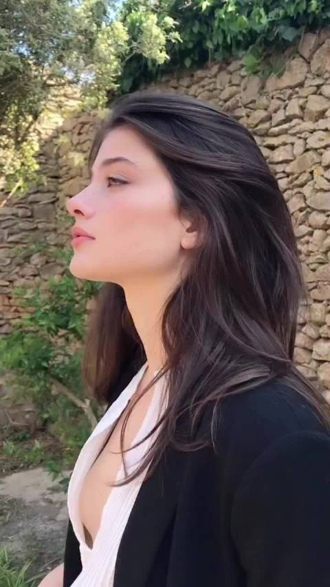 早 西班牙美人 Blanca Soler的早安