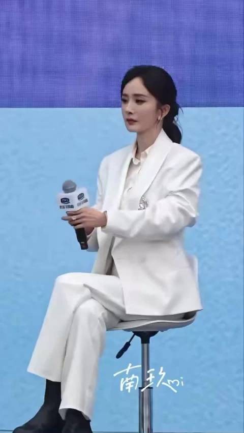 杨幂，应该是库里丝