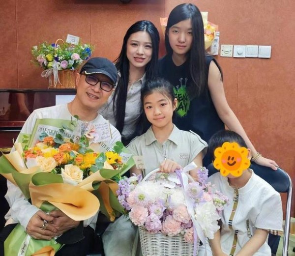 汪峰一家五口同框合影!现身支持女儿醒醒演出