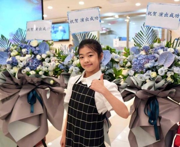 醒醒继承了爸爸汪峰的音乐天赋,也继承了妈妈章子怡的美貌,是个集才华与颜值于一身的可爱小姑娘。