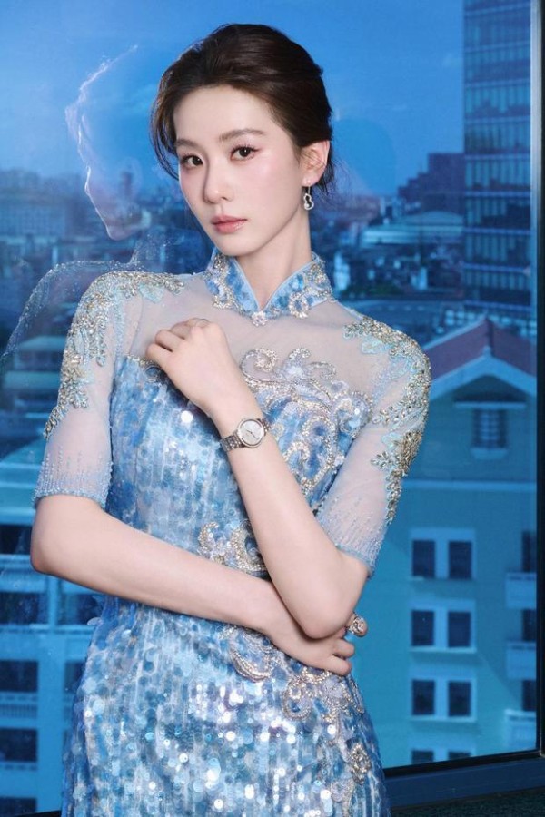 刘诗诗皮肤白皙,保养有方。