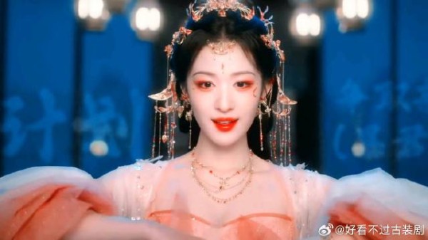 《成何体统》王楚然丞磊 社畜一秒穿书，制定计划攻略暴君，不料开口就被拖走