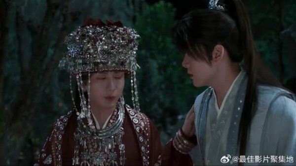 李莲花穿上嫁衣照镜石 不料遇到骷髅头，意外发生了