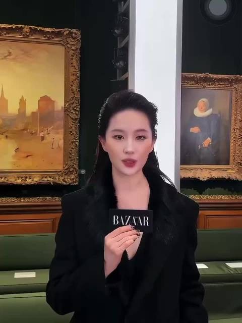 做什么都落落大方，视线忍不住被刘亦菲吸引，太有魅力了！
