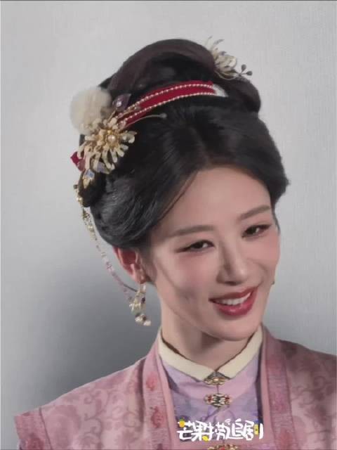名场面重现杨紫被踩裙子