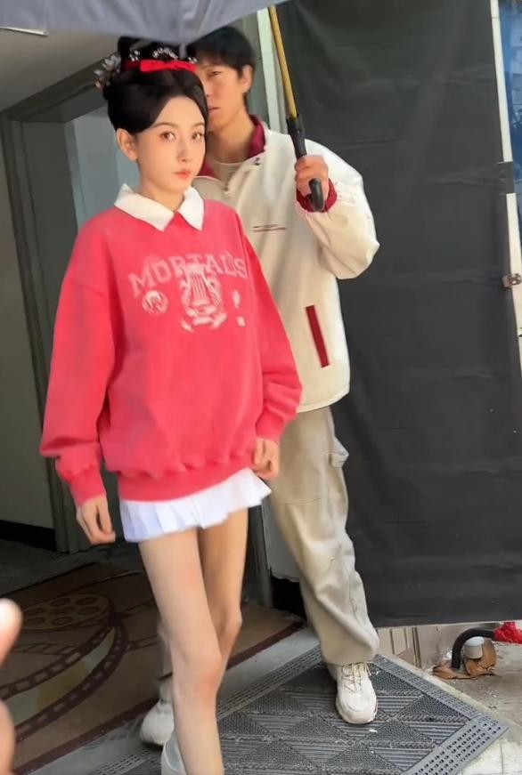 宋祖儿暴瘦至80斤以下，片场两次低血糖晕倒肋骨凸出