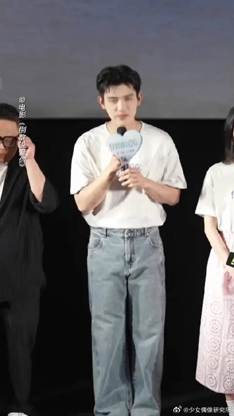 真诚的爱与感谢,就是你不用垫脚,他也会为你弯腰