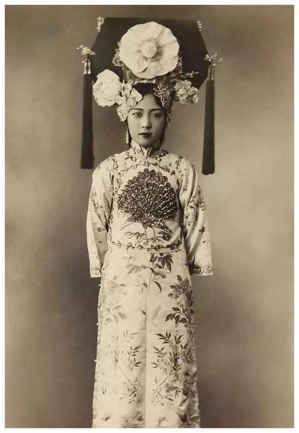 孟小冬：京剧老生名角，梅兰芳秘密情人，为何最后嫁给杜月笙