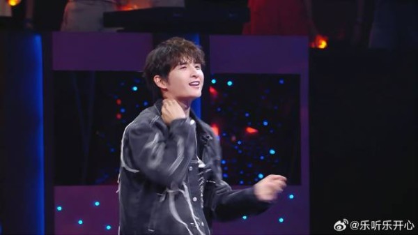 张远现场跳新歌《月光闪》舞蹈,简直帅炸了!