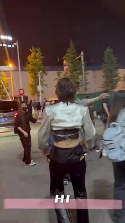 李斯丹妮叶童何洁长沙重聚激动相拥