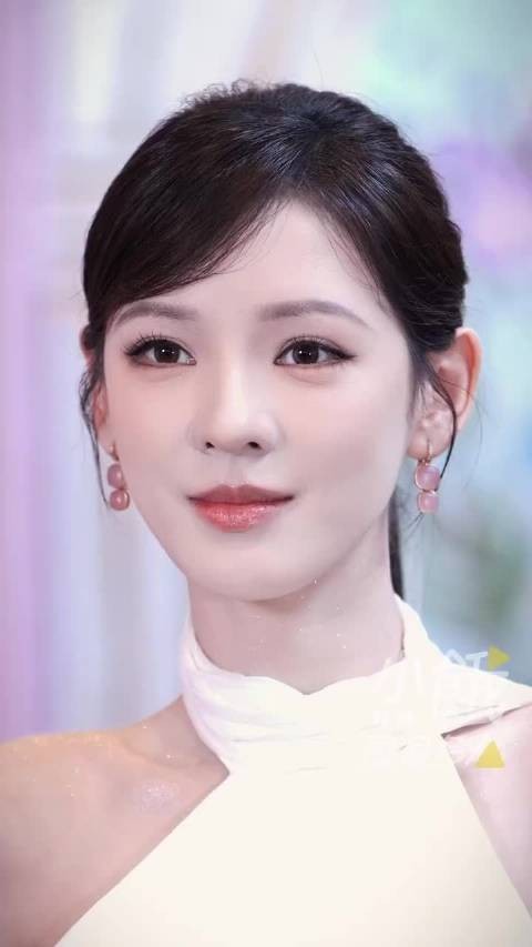 张予曦上海出席活动，高清镜头状态在线