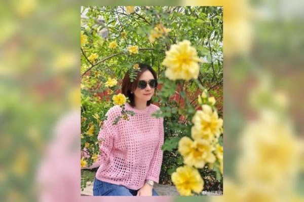 TVB女神近照曝光,粉衣造型少女感满满,曾与吴彦祖演激情戏份