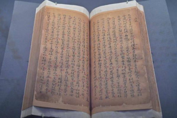 聊斋奇谈国博“续”讲，蒲松龄《聊斋志异》手稿真迹展出