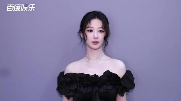 哦莫 漂亮的新鲜杨紫 这是今天家业天团物料的那套造型吧