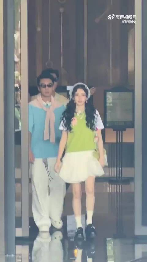 白鹿雀斑卷毛双马尾亮相奔跑吧路透