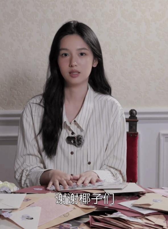 周也被曝恋情后首次更新动态，视频全程读粉丝来信，未回应恋情