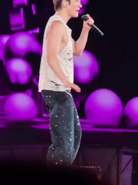 7年了王力宏再次回归大莲花体育场开场即震撼 看演唱会还是呢个feel!