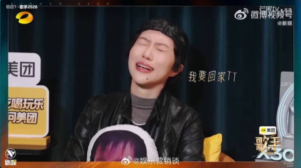 窦靖童这段我能笑一整年!抽签回顾直接喊妈妈救命,台上那个酷girl碎了一地!