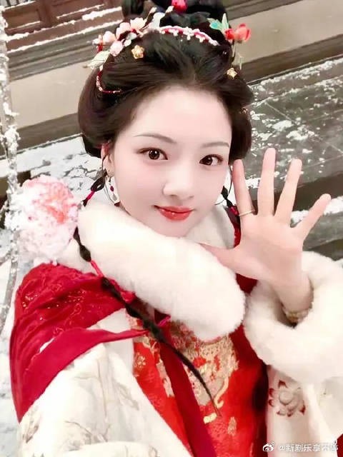 良陈美锦演绎灵动少女状态