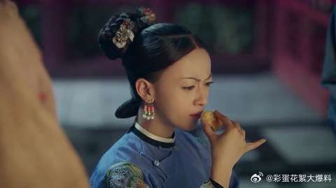 皇上故意晾着璎珞,璎珞反而悠闲地吃起东西