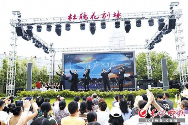 金曲连唱,谁的青春被撞到了腰|快乐长沙 韵味星城