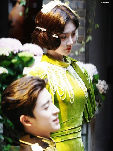 终于看到鞠婧祎敖瑞鹏万花世界同框路透，好权威兄妹太养眼了