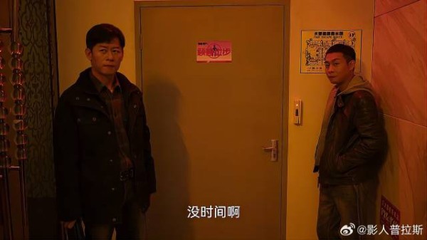 安欣跟着疯驴踪迹 找到夜总会暗门,想进却被老板拒绝