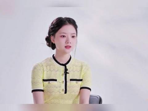 主持人眼里满是欣赏