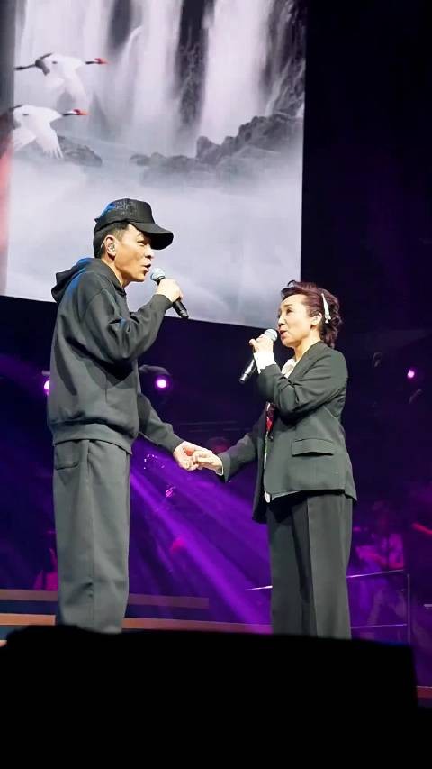 刘德华和好朋友表演是幸福