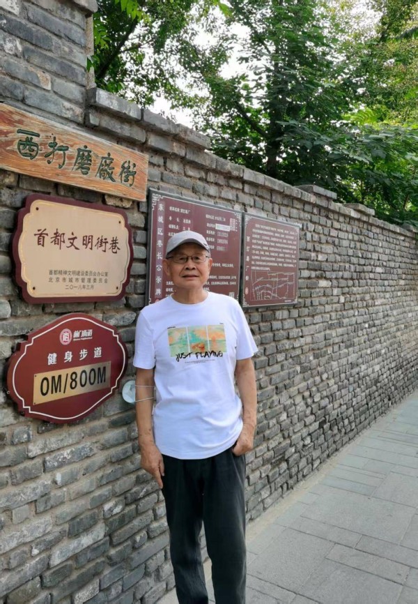 《老街》：肖复兴长散文回忆回不去的老街 | 新书