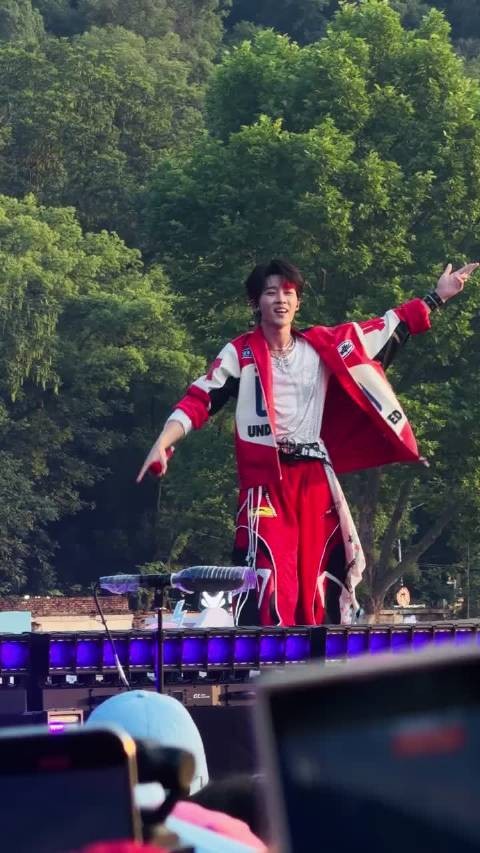 卓沅带伤坚持演出，追求完美舞台呈现