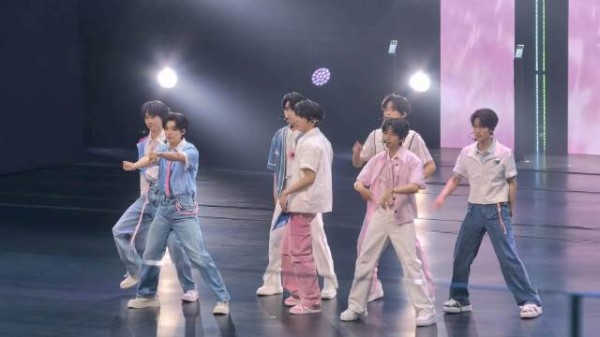 时代少年团发布会唱跳开场活力十足粉丝热议C位归属