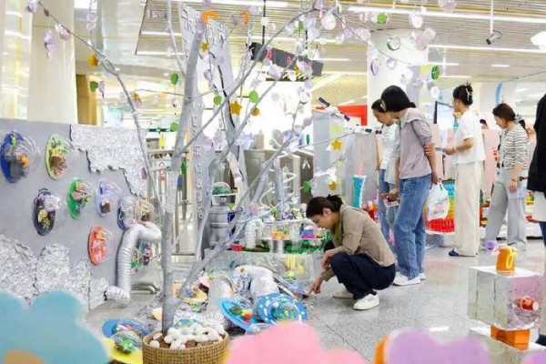 济南100座地铁站化身为“流动的儿童艺术馆”
