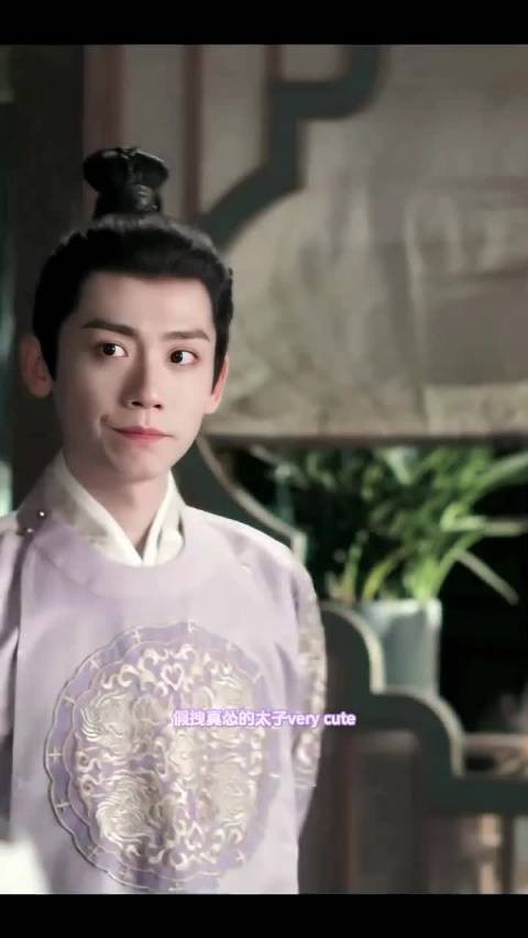 李卿与粉丝默契十足,衣品出众获赞