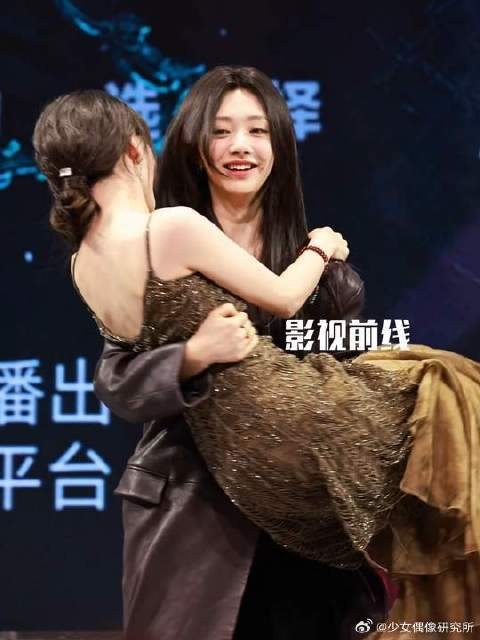 王影璐不语,只是一味的公主抱