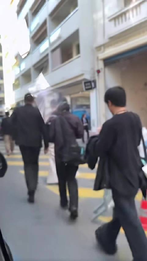 奚梦瑶婚礼伴手礼与直播间赠礼引对比