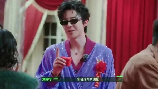 刘宇宁激励童年自己，坚持梦想终成明星