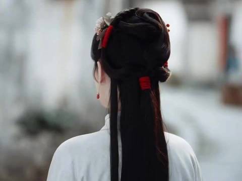 杨紫这个镜头微表情变化太好品了 感受到角色情绪了真的 好素的妆造好美的脸