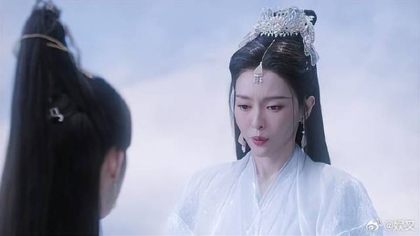 源仲为了救姬谭音,被毒蛇咬伤